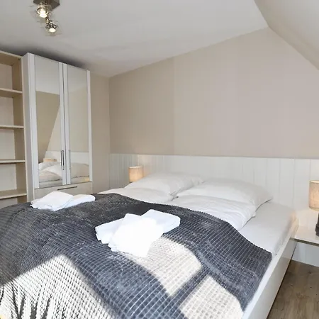 Doppelhaushaelfte Dorfkoje Tatil Evi